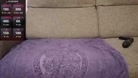 lapetitefrenchie83 online show from October 3, 8:36 pm