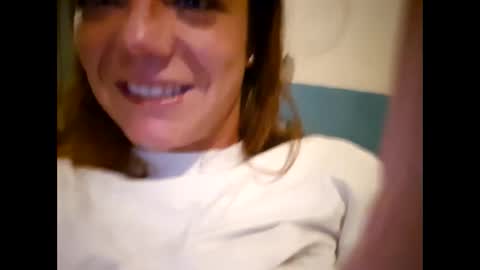 Snapshot of laraa333 chatting on October 24, 1:56 am Little online show from October 24, 1:56 am