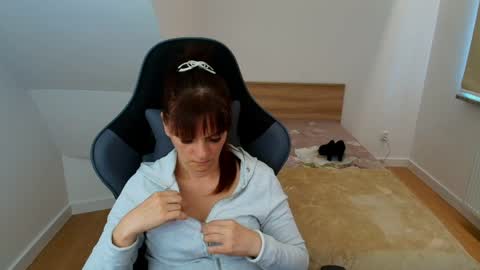 laraamoon online show from March 30, 4:17 pm