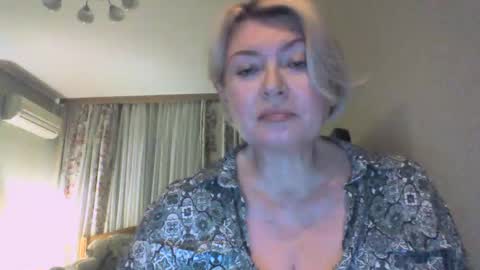 laramrs online show from October 11, 5:15 pm