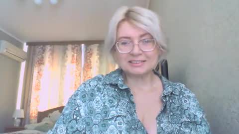 laramrs online show from October 18, 11:57 am