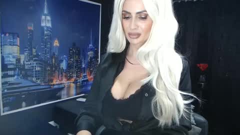 laras_moans online show from January 21, 10:30 am