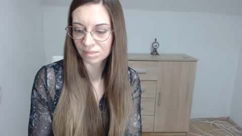 larawinters online show from February 9, 4:40 pm