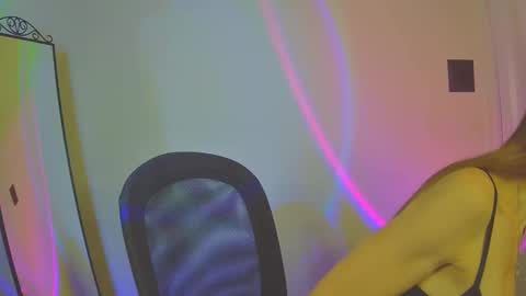 larawintersxxx online show from December 3, 9:39 pm