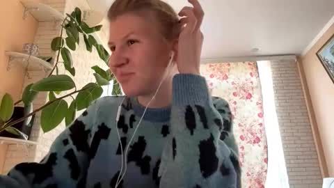 Snapshot of larhondaalsobrook chatting on October 21, 1:04 pm Eva online show from October 21, 1:04 pm