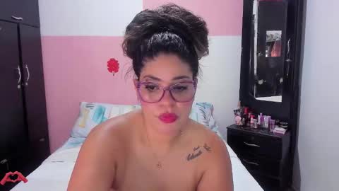 Snapshot of laris_park chatting on October 26, 12:39 am laris_park online show from October 26, 12:39 am