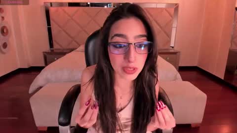 Larisa Smirnov online show from February 5, 3:09 am