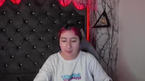  Lari online show from February 7, 2:40 am