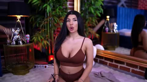 Latina online show from March 2, 6:14 pm