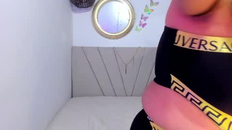 latinamav22 online show from April 21, 4:08 am