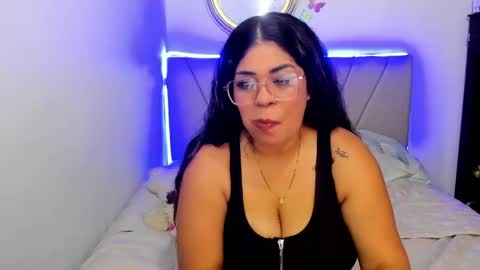 latinamav22 online show from May 5, 6:55 pm