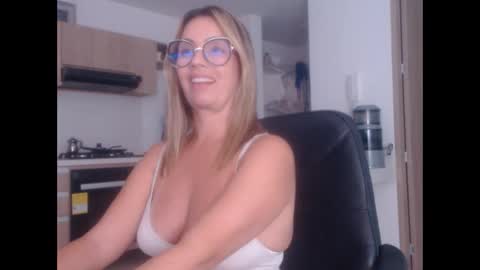 latinpaprika online show from February 9, 1:34 am