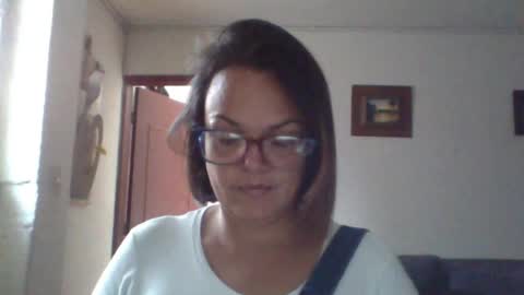 Laura online show from June 17, 9:27 pm