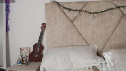 Laura online show from May 9, 1:51 am
