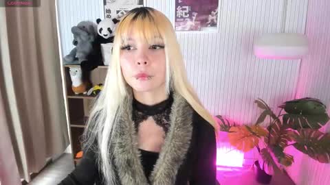 laukyubey1 online show from March 14, 7:59 pm