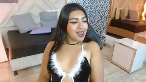 laulin_tay online show from April 13, 8:04 am