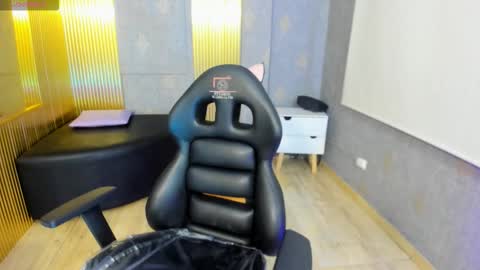 laulin_tay online show from March 22, 4:07 am