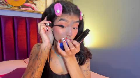 Laura online show from November 28, 1:14 pm