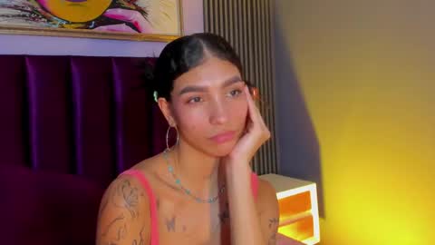 Laura online show from April 18, 7:07 pm