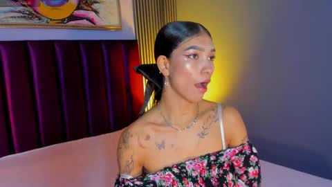 Laura online show from April 14, 12:38 pm