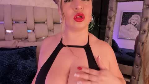 Laura Bassi online show from December 19, 4:27 am