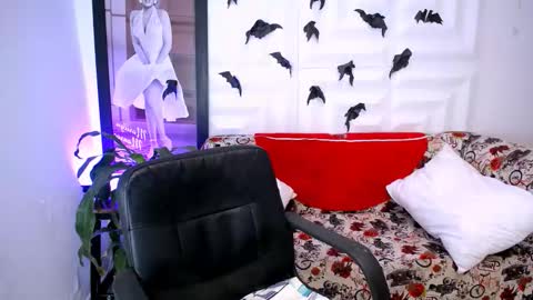 LAURA online show from October 29, 3:36 pm