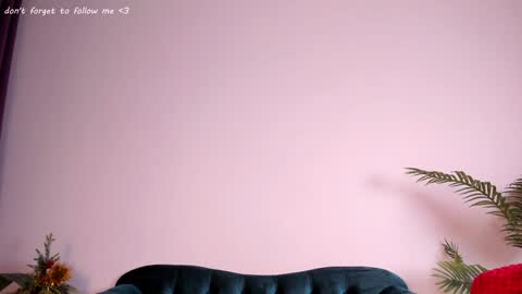 Laura online show from December 4, 8:29 pm