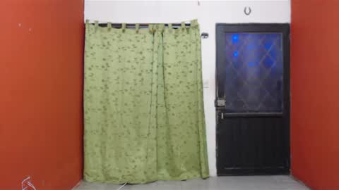 CALL ME LOVE  LAURA online show from December 12, 2:15 am