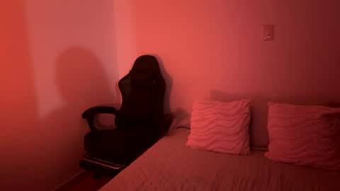 laura online show from January 11, 1:54 am