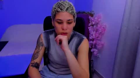 Laura Rose online show from November 2, 11:30 pm