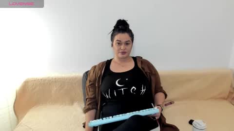 Laura online show from December 20, 10:14 pm