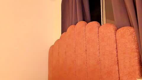 LAURA SOE online show from February 3, 12:32 am