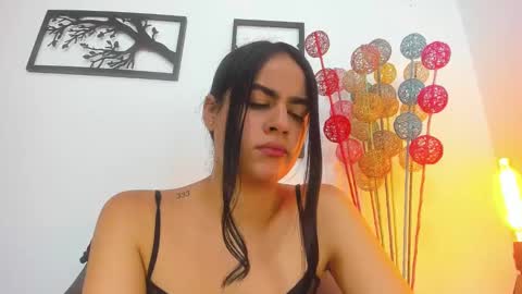 LAURA SOE online show from February 25, 2:26 pm