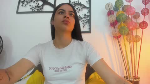 LAURA SOE online show from January 11, 1:22 pm