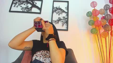 LAURA SOE online show from February 17, 2:38 pm