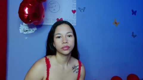 Snapshot of lauracb_ chatting on February 17, 10:07 am lauracb          online show from February 17, 10:07 am