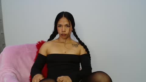Snapshot of lauracb_ chatting on October 21, 6:39 am lauracb          online show from October 21, 6:39 am