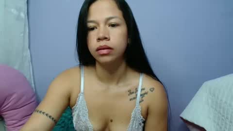 Snapshot of lauracb_ chatting on January 3, 12:52 pm lauracb          online show from January 3, 12:52 pm