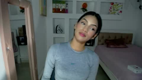 Laura online show from January 27, 11:33 pm