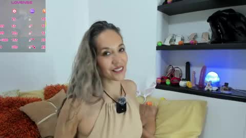 Laura online show from April 11, 3:34 am