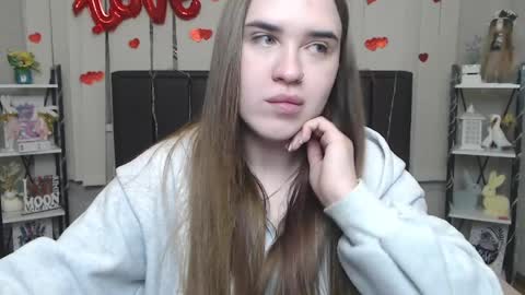 LauraHlot online show from April 1, 1:41 pm