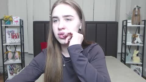 LauraHlot online show from November 27, 7:39 pm