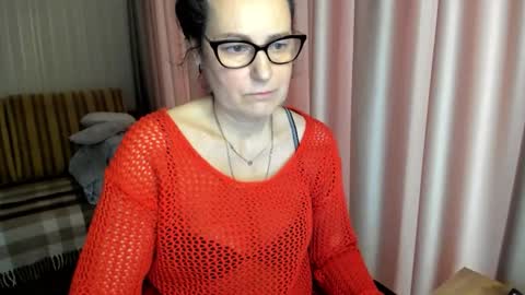 Lauraoven1 online show from February 17, 9:08 am