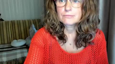 Lauraoven1 online show from October 6, 2:34 pm