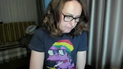 Lauraoven1 online show from May 13, 6:35 pm