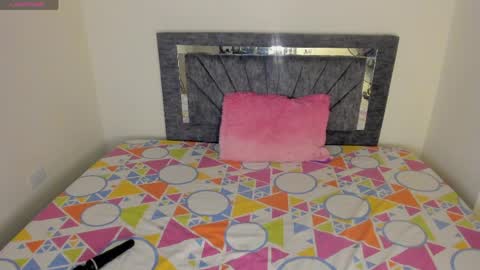 laurasofia01 online show from April 5, 12:42 am