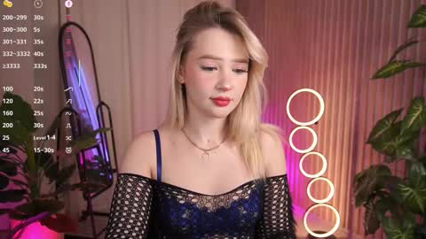  Laura  online show from December 16, 6:41 am