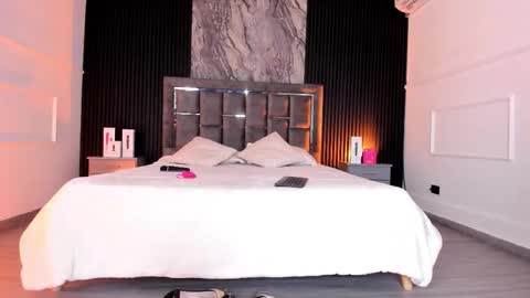 Lauren Weels online show from December 17, 8:24 pm