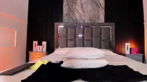 Lauren Weels online show from November 28, 8:23 pm