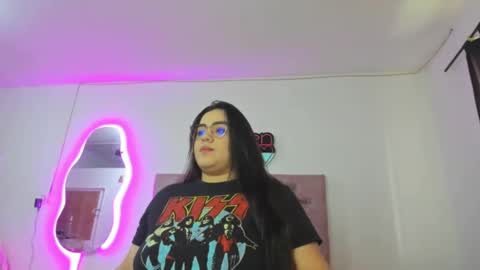 laurenlaine online show from February 24, 7:09 pm